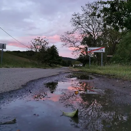 Karancsvoelgyi Pihenohaz 公寓 *